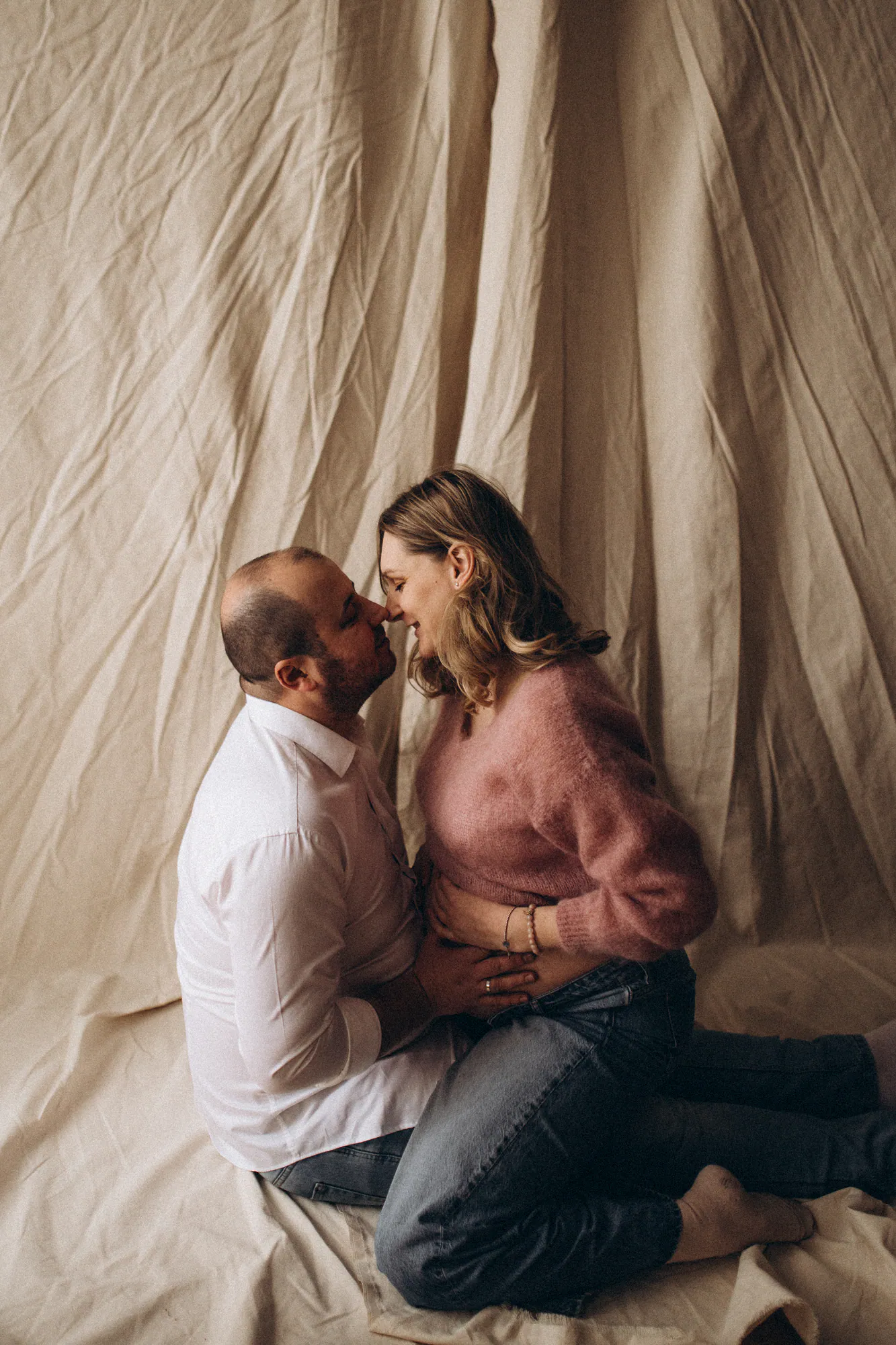 Kinga i Mateusz - sesja ciążowa w studio, kadr 21