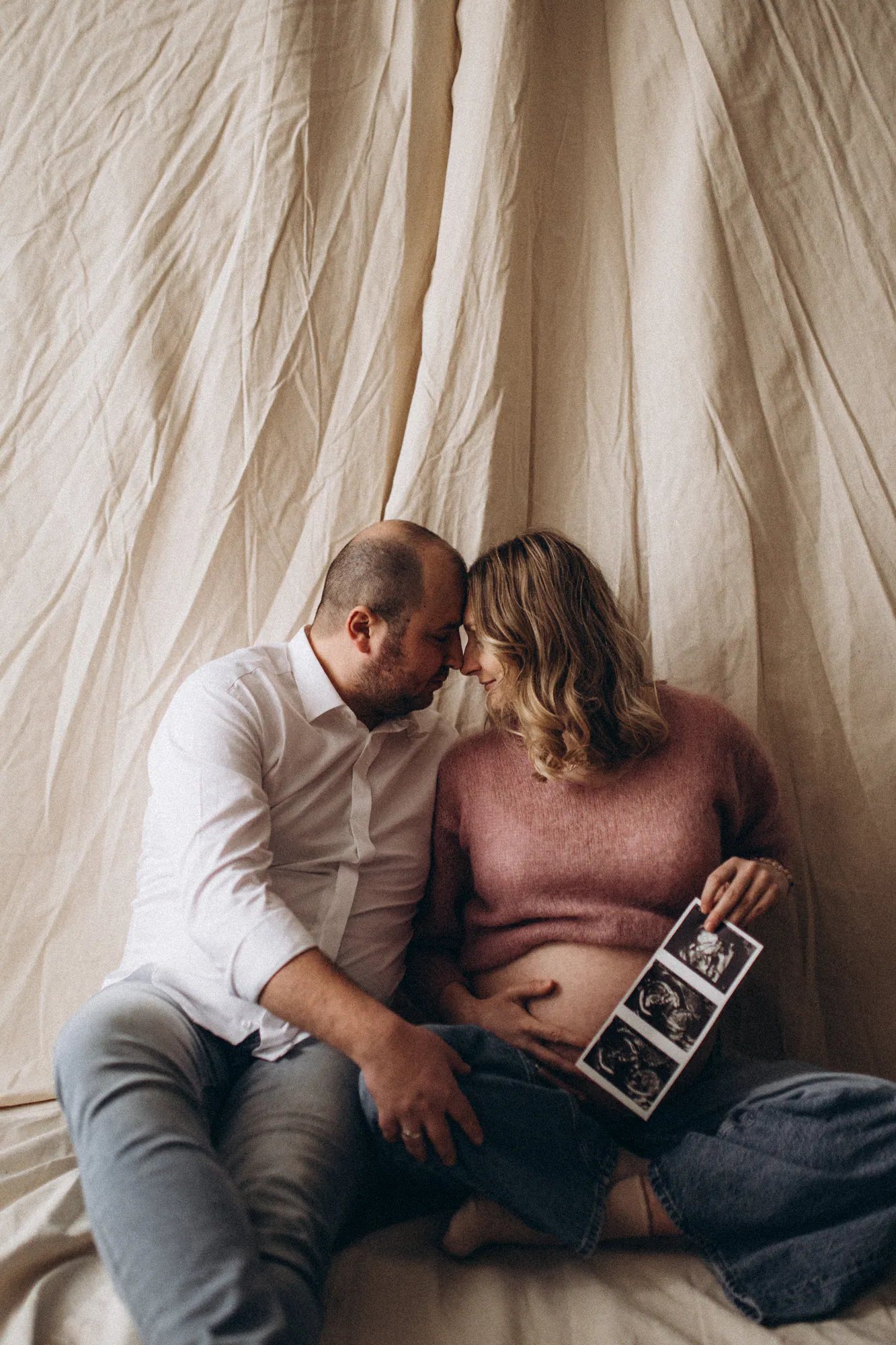 Kinga i Mateusz - sesja ciążowa w studio, kadr 23