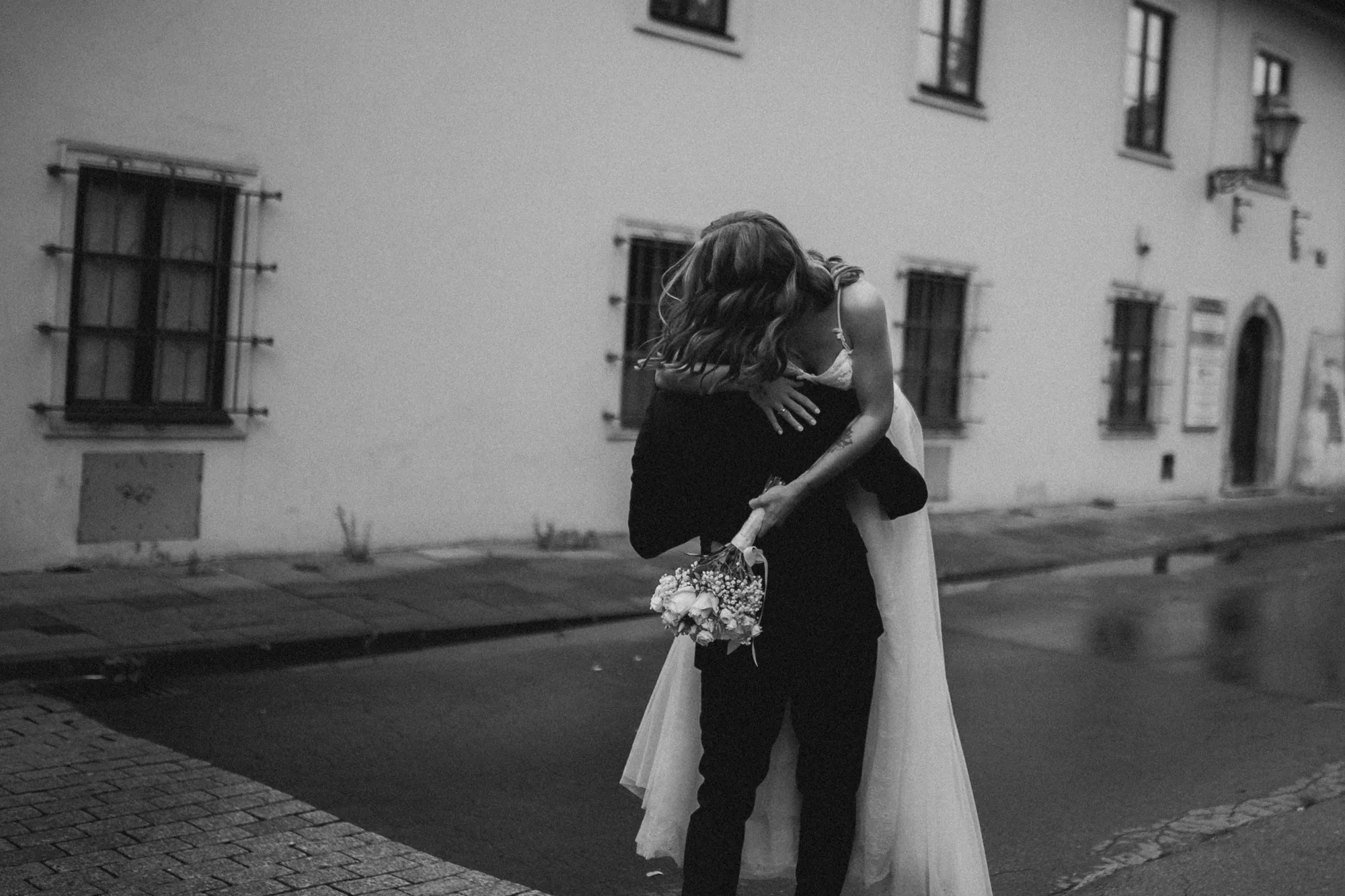 Klaudia i Łukasz - sesja poślubna na krakowskim Rynku, kadr 21