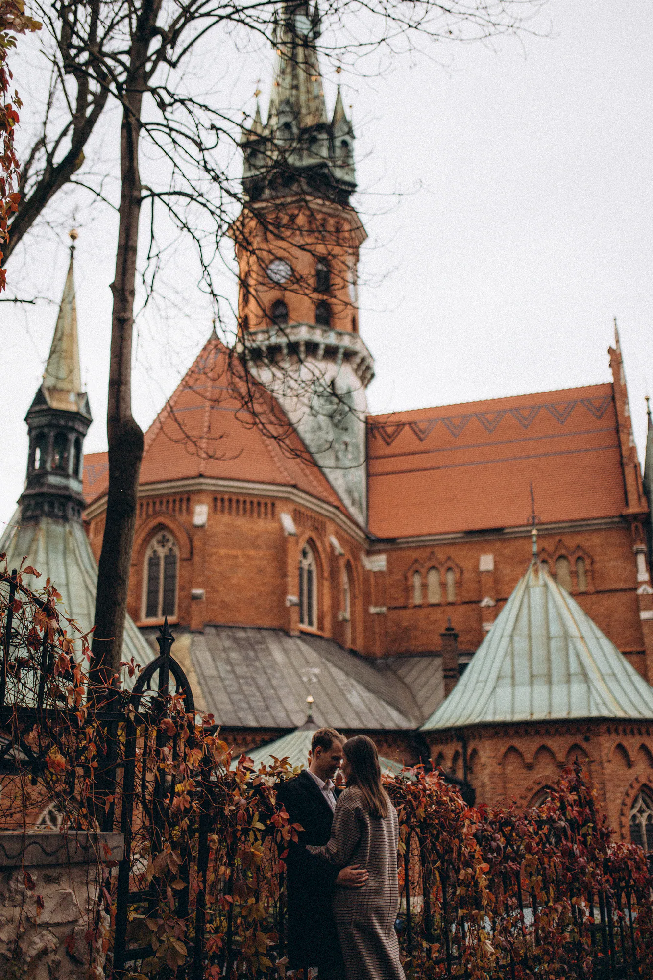Ola i Adam - jesienna sesja miłosna w Parku Bednarskiego w Krakowie, kadr 17